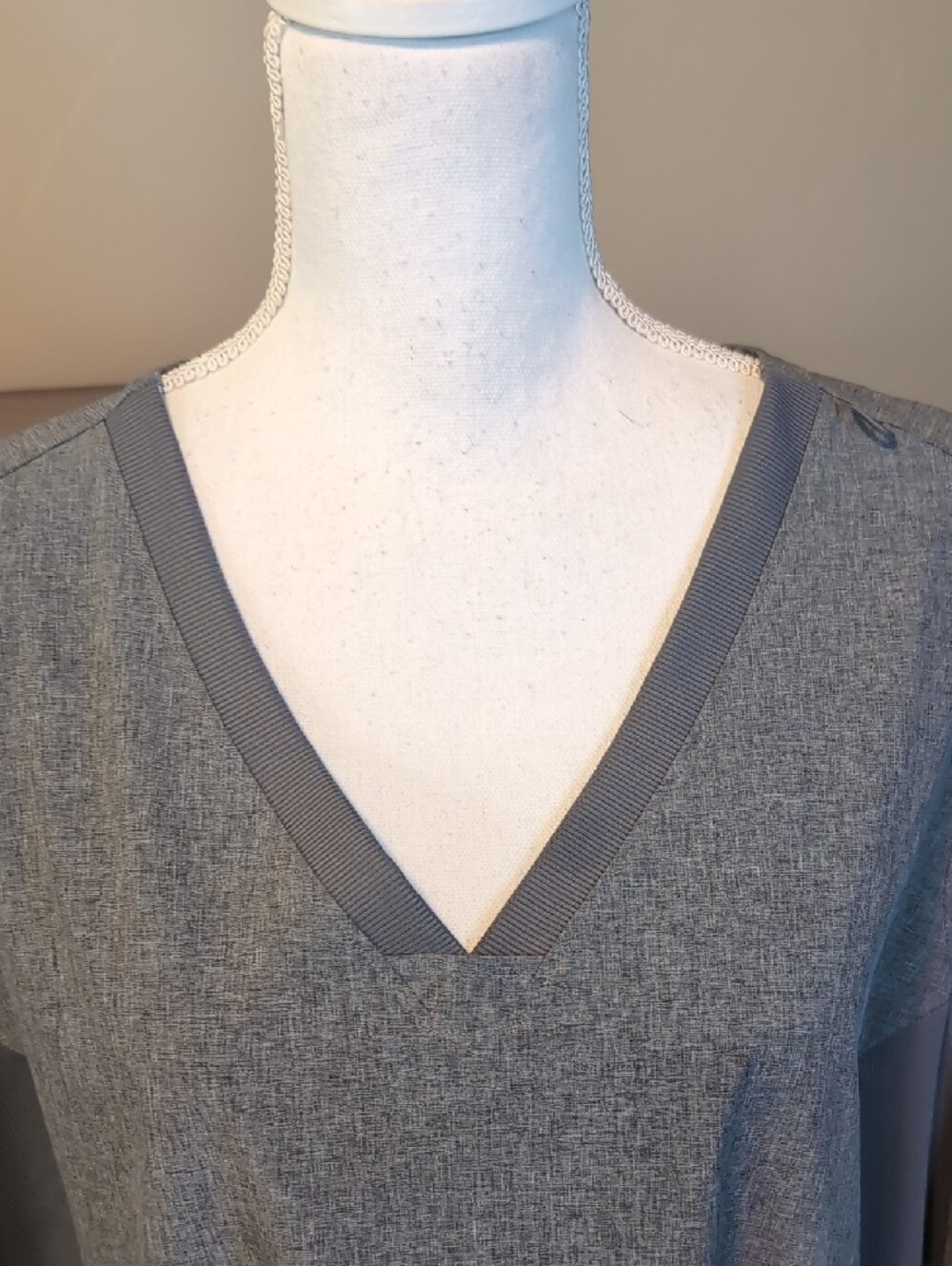 Hanes Comfort Fit Gray Scrub Top Hospital Vet Tech 3XL - Picture 3 of 12